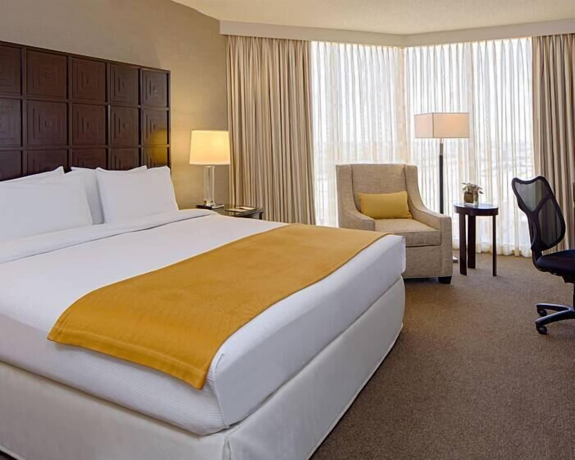 Doubletree By Hilton Hotel Houston Greenway Plaza Екстер'єр фото
