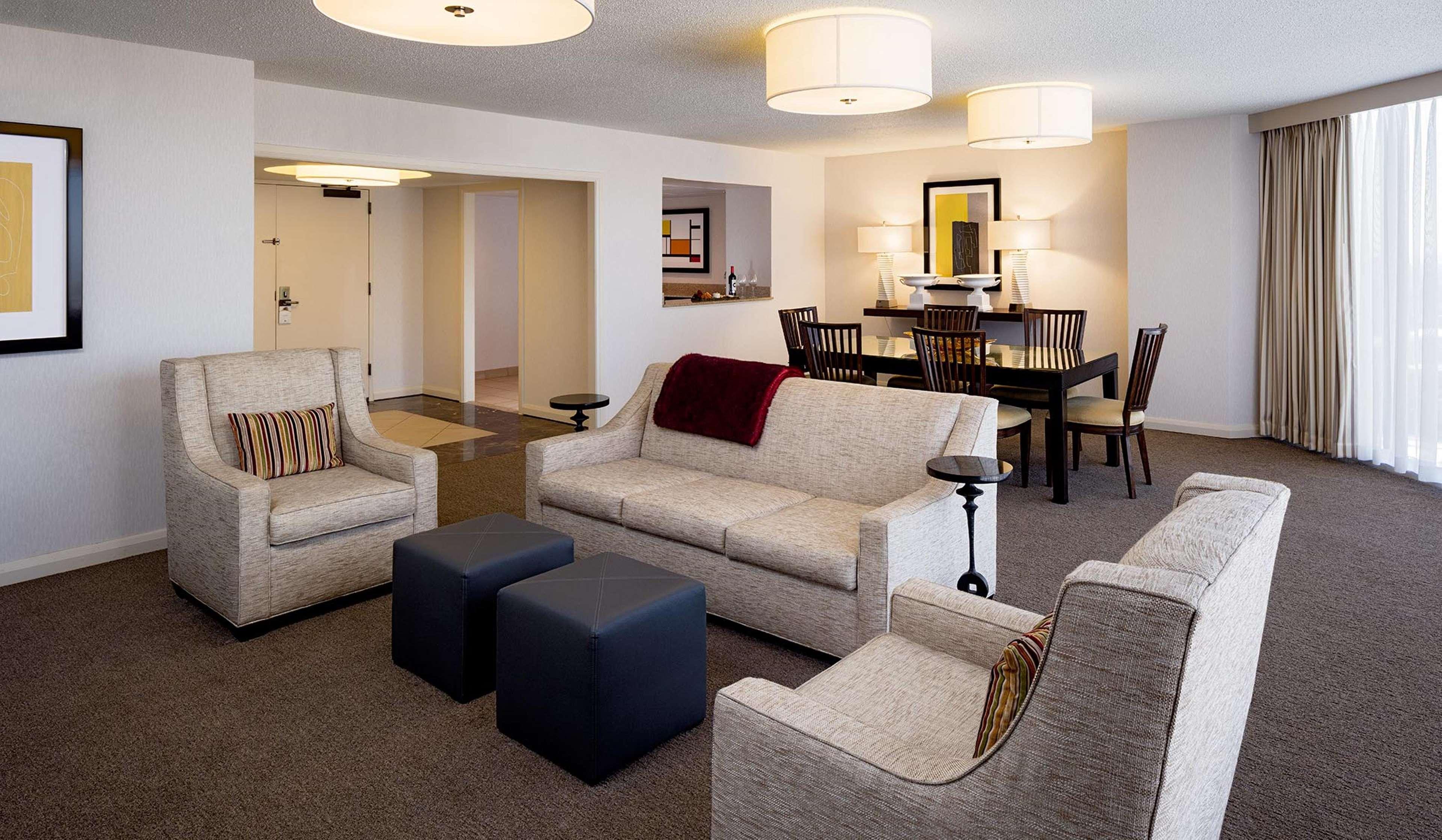 Doubletree By Hilton Hotel Houston Greenway Plaza Екстер'єр фото