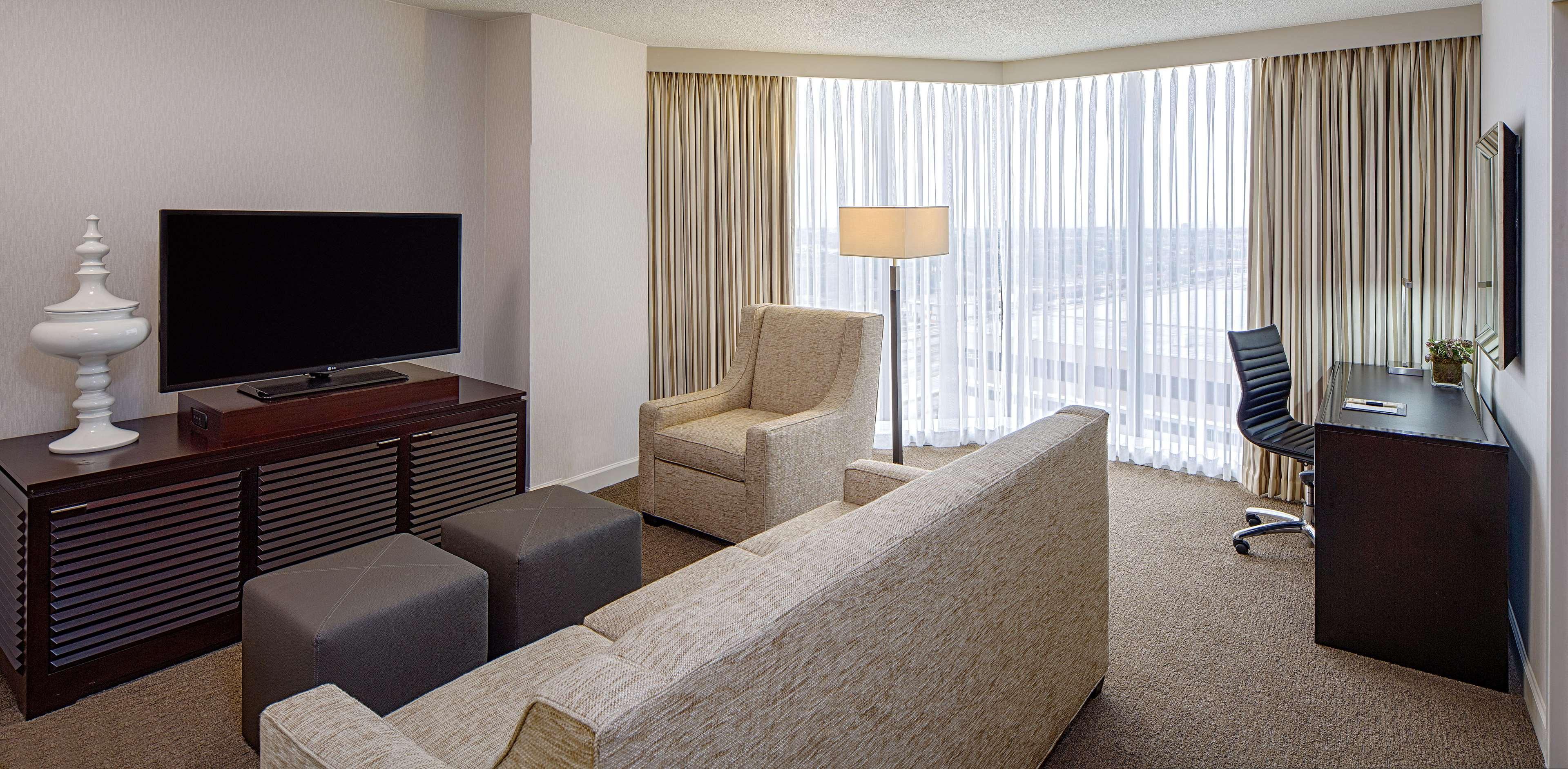 Doubletree By Hilton Hotel Houston Greenway Plaza Екстер'єр фото