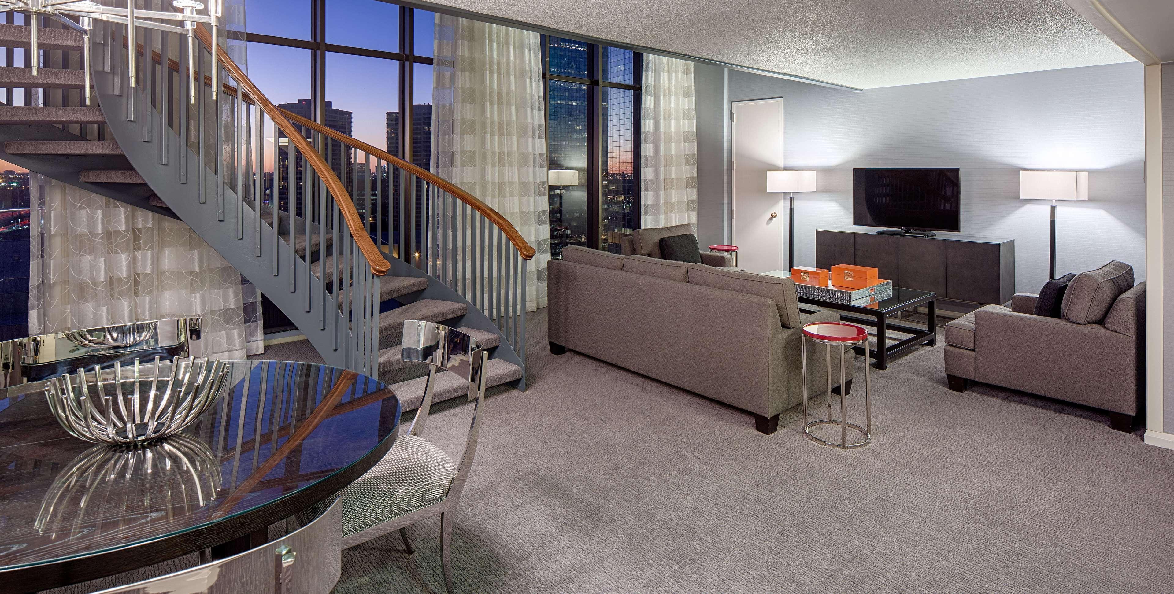Doubletree By Hilton Hotel Houston Greenway Plaza Екстер'єр фото