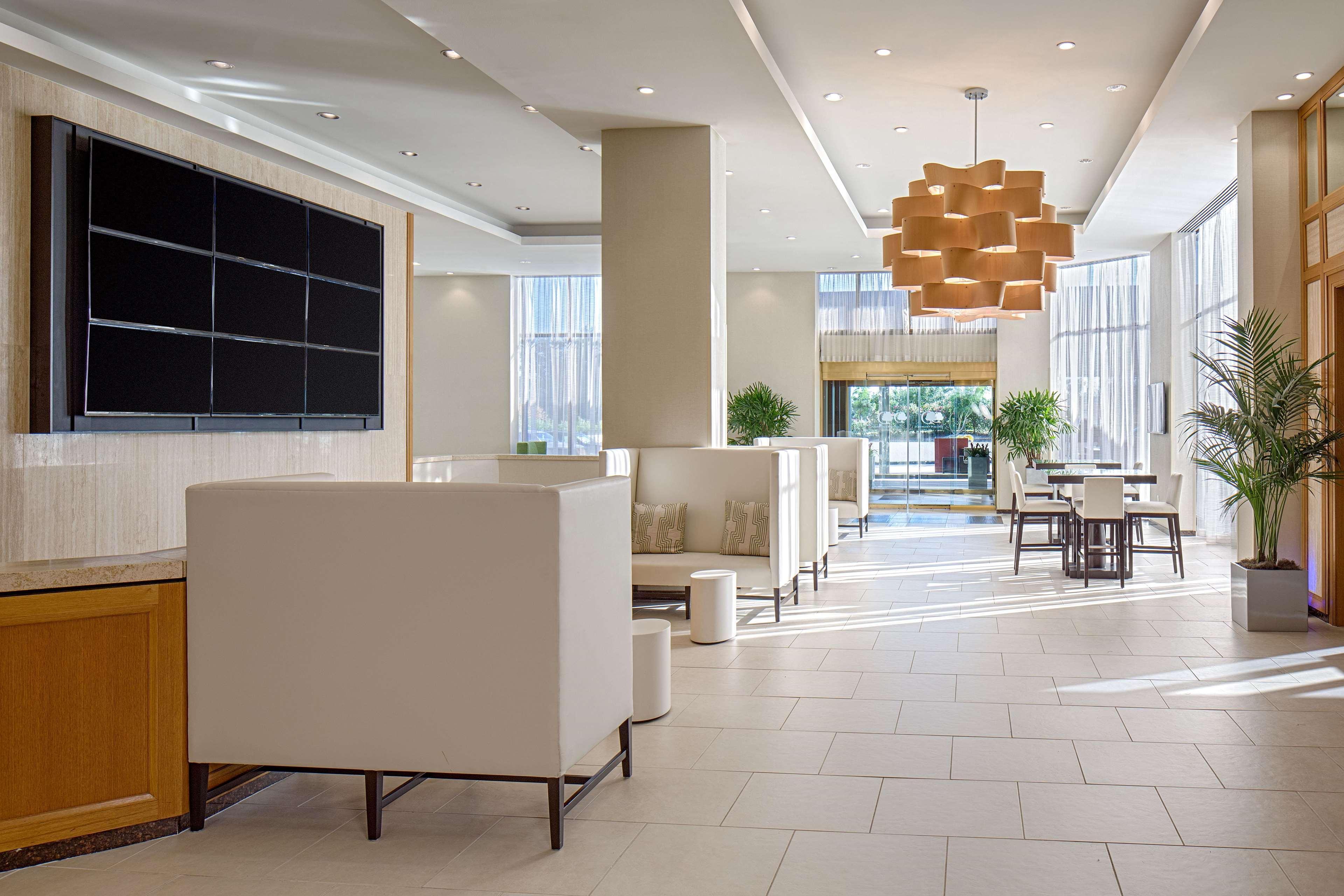 Doubletree By Hilton Hotel Houston Greenway Plaza Екстер'єр фото