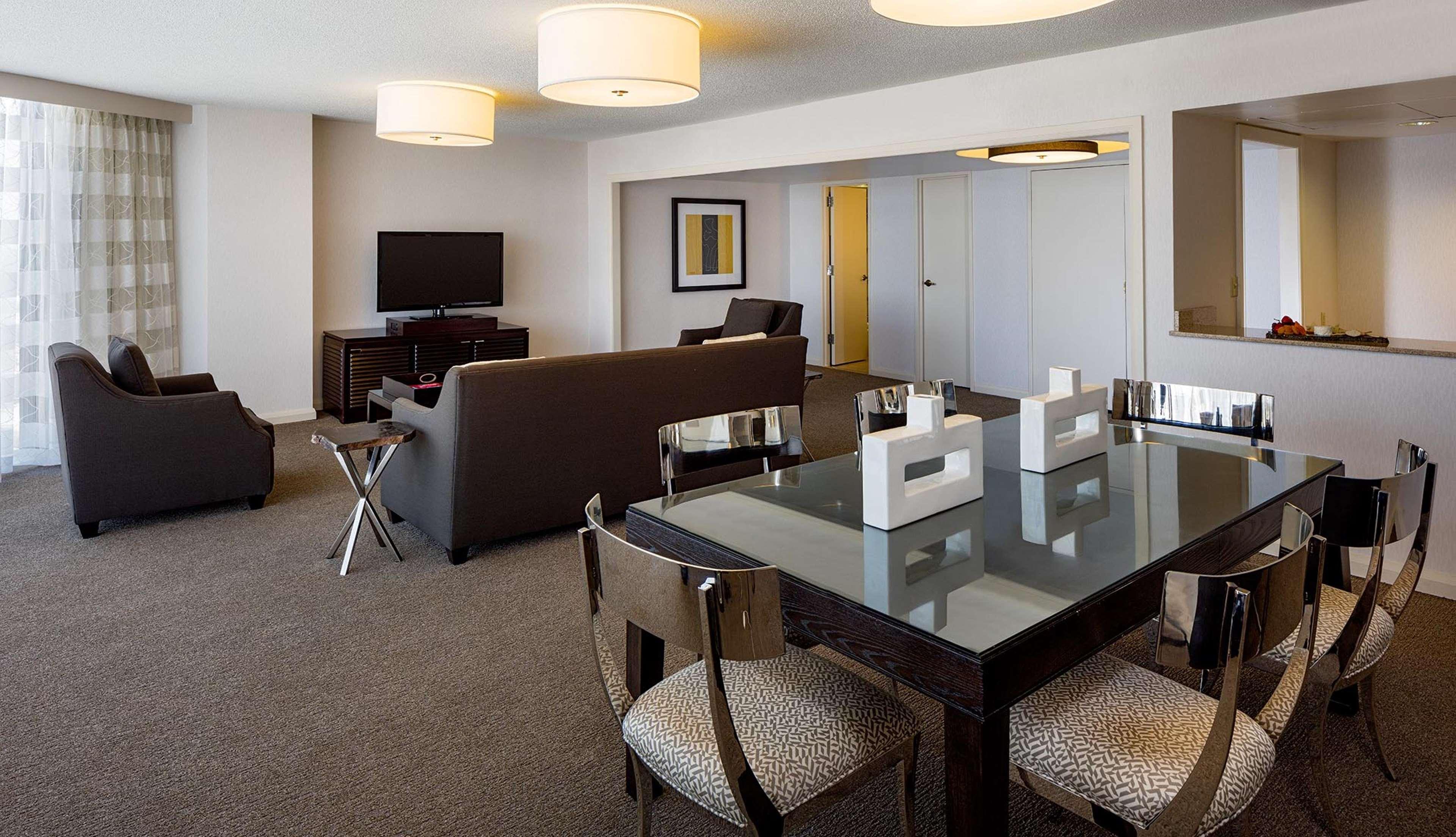 Doubletree By Hilton Hotel Houston Greenway Plaza Екстер'єр фото