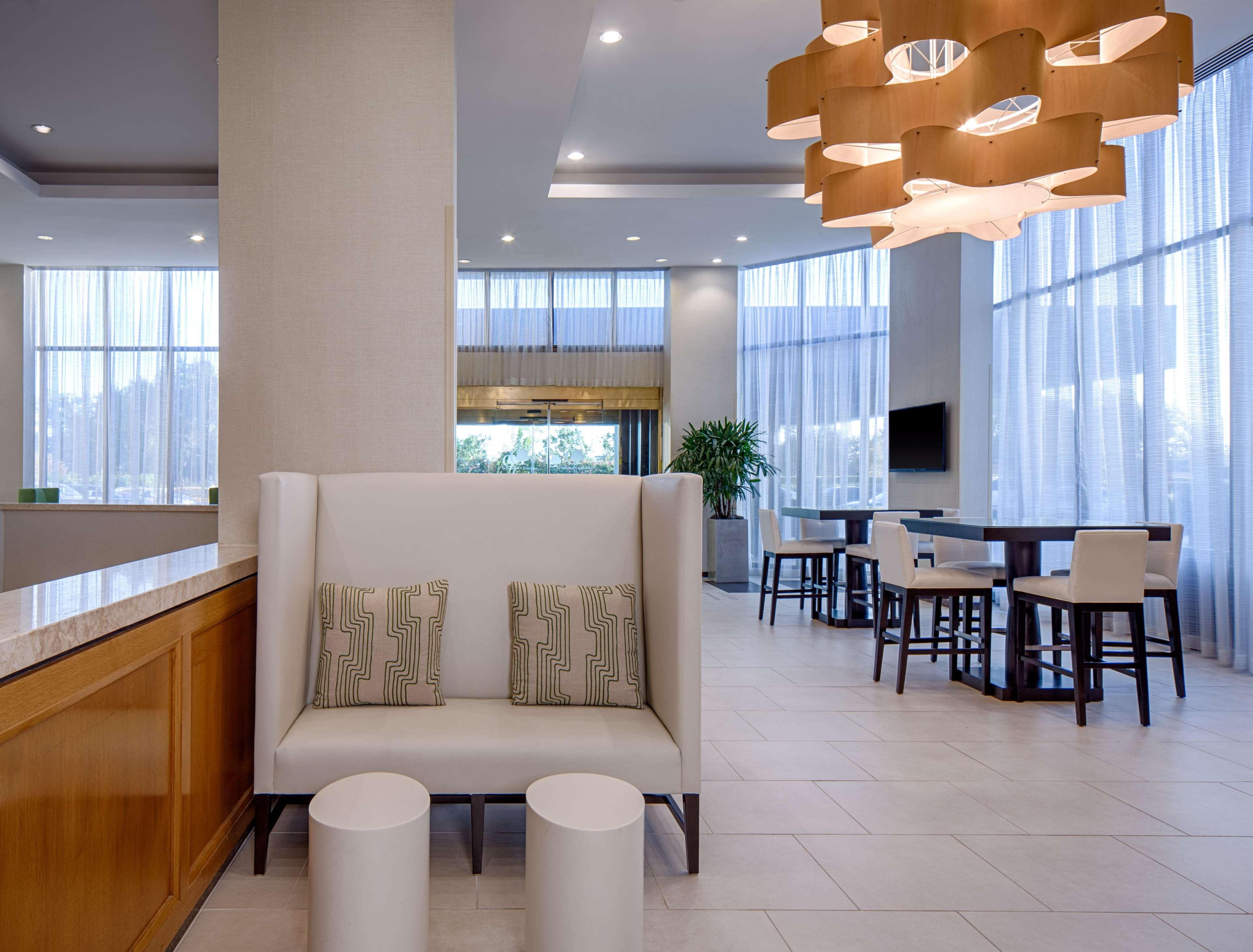 Doubletree By Hilton Hotel Houston Greenway Plaza Екстер'єр фото