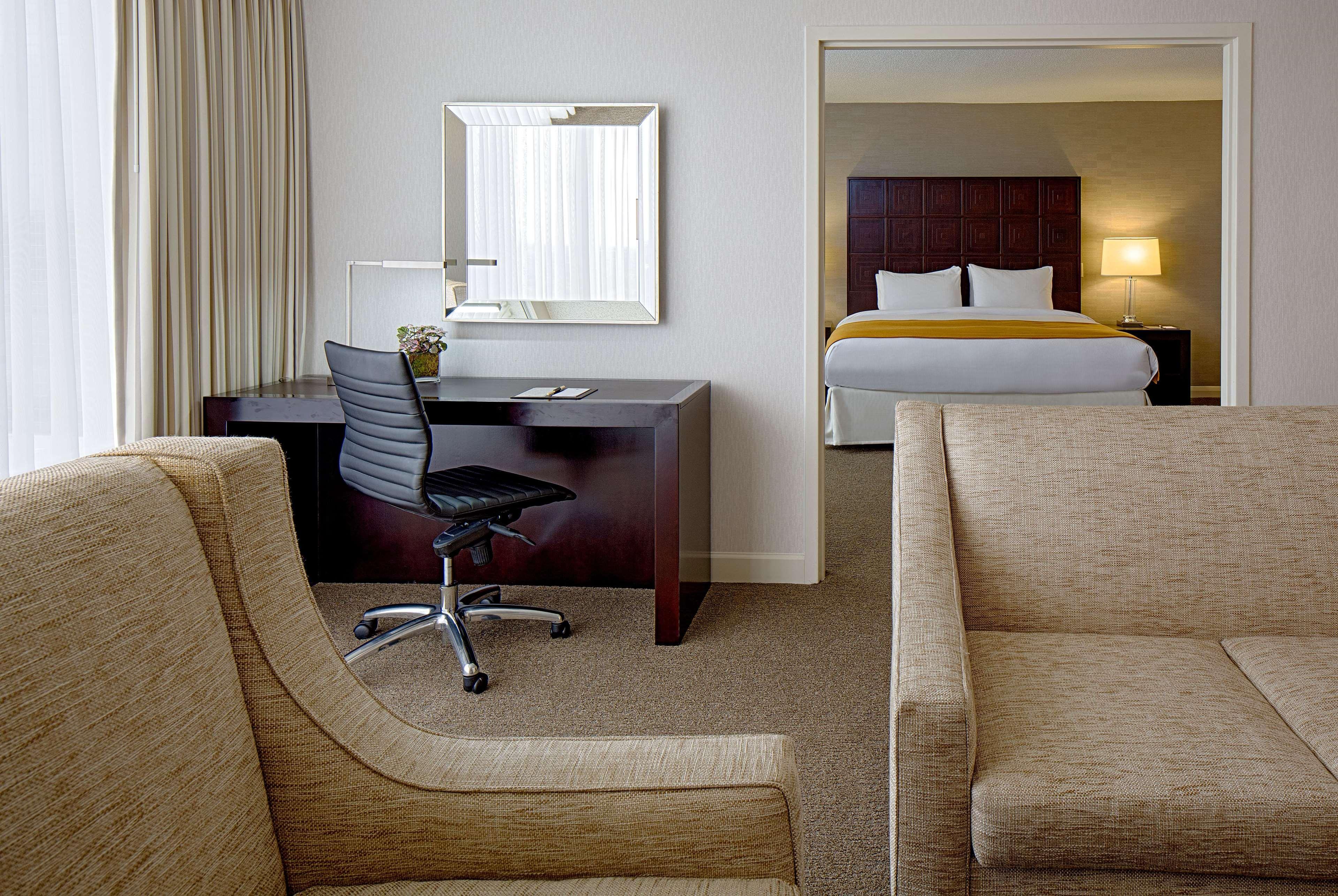 Doubletree By Hilton Hotel Houston Greenway Plaza Екстер'єр фото
