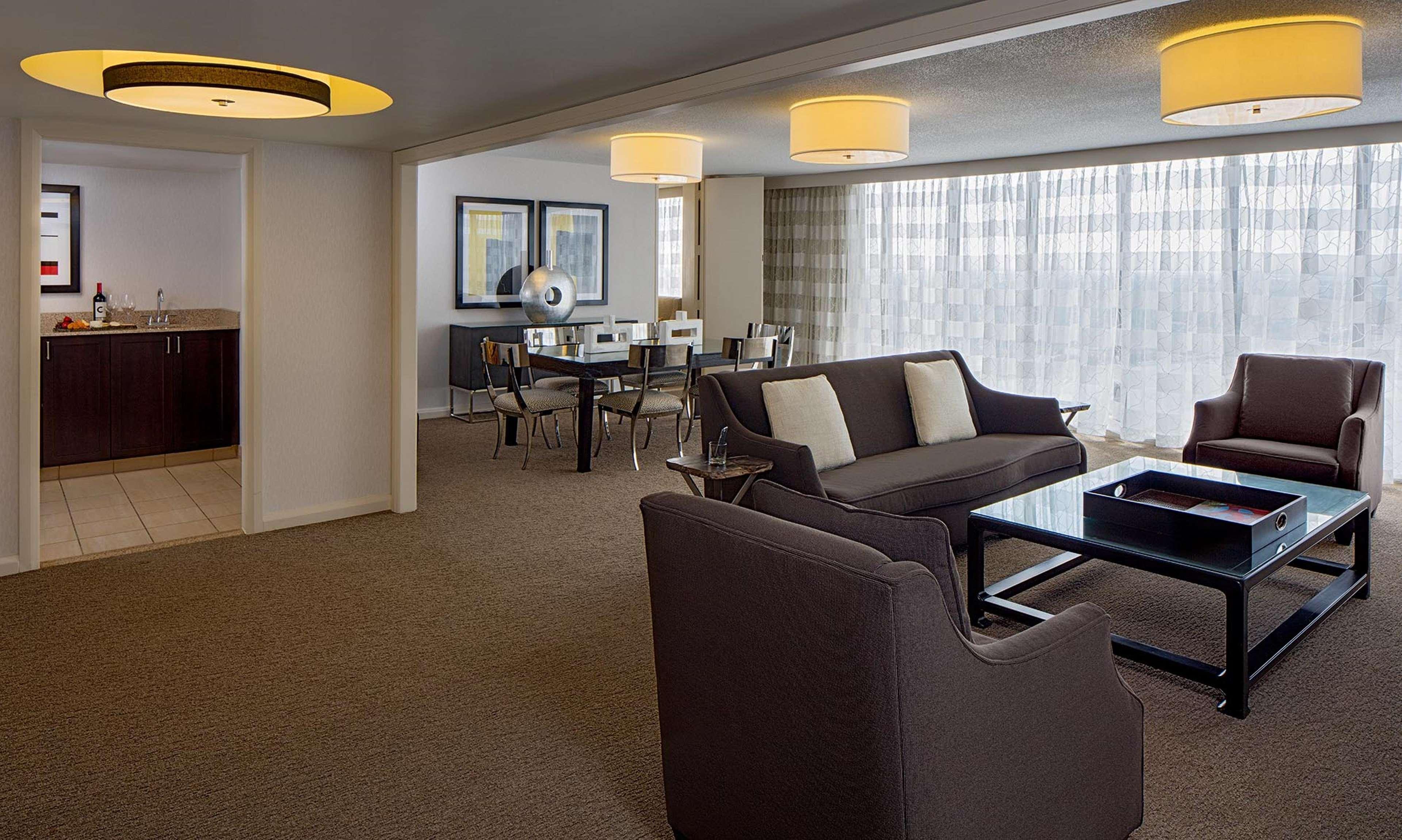 Doubletree By Hilton Hotel Houston Greenway Plaza Екстер'єр фото